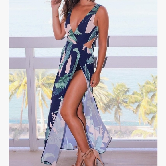 NWOT Gorgeous Floral Dress - Picture 5 of 11